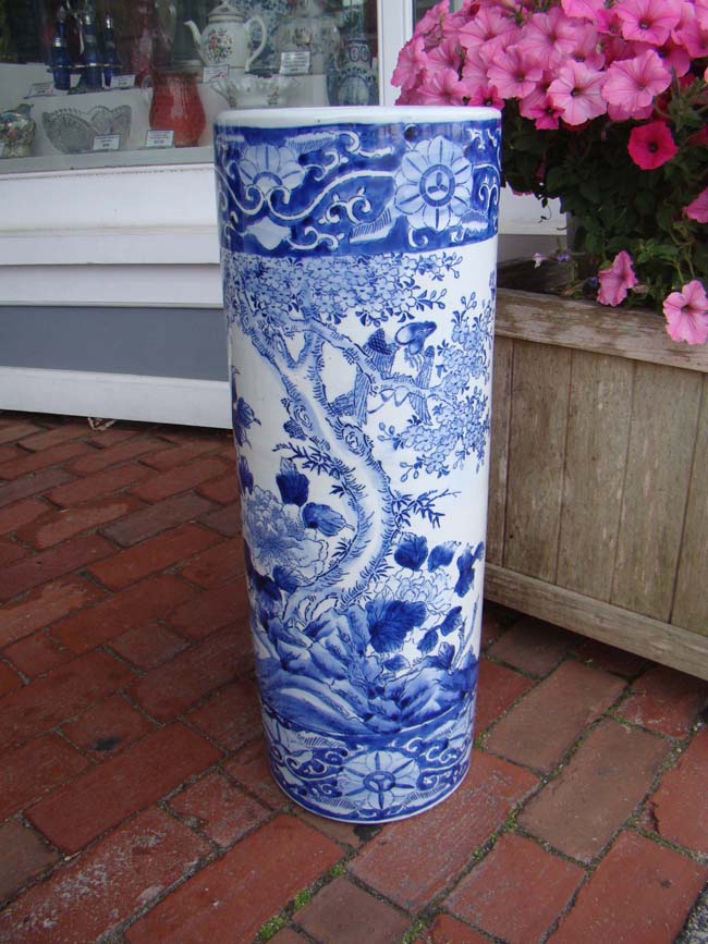 An extremely attractive vintage Chinese umbrella stand